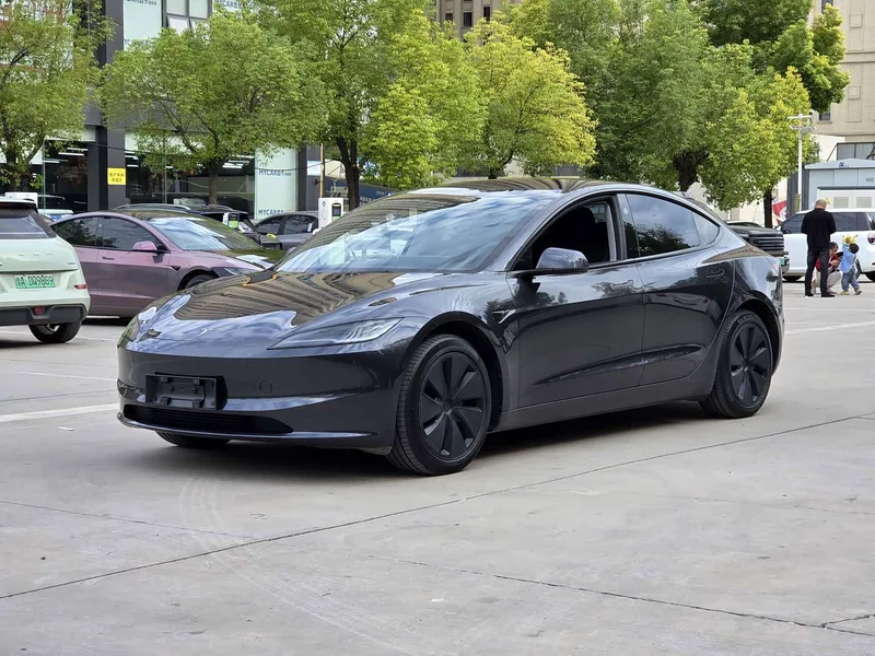 Tesla Model 3 — фото 1