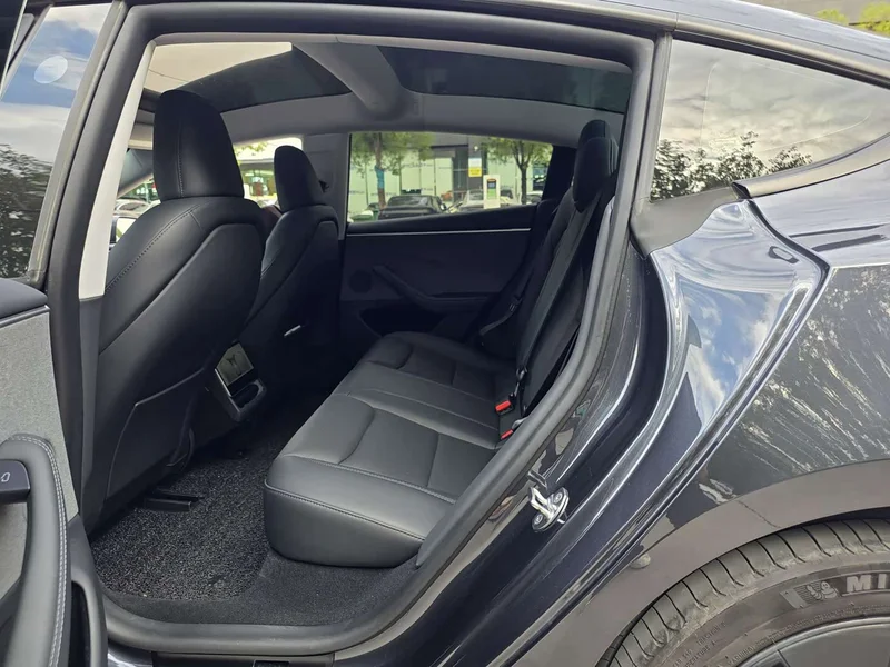 Tesla Model 3 — фото 11