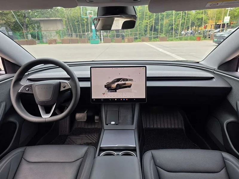 Tesla Model 3 — фото 12