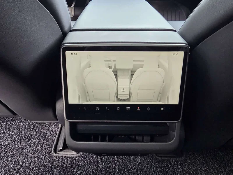 Tesla Model 3 — фото 13