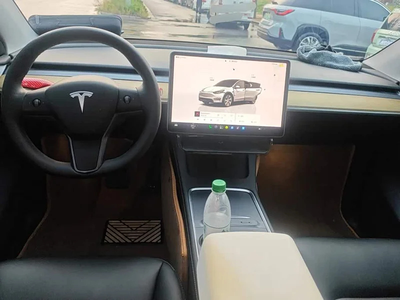 Tesla Model Y — фото 12