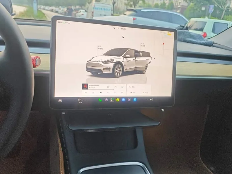 Tesla Model Y — фото 13