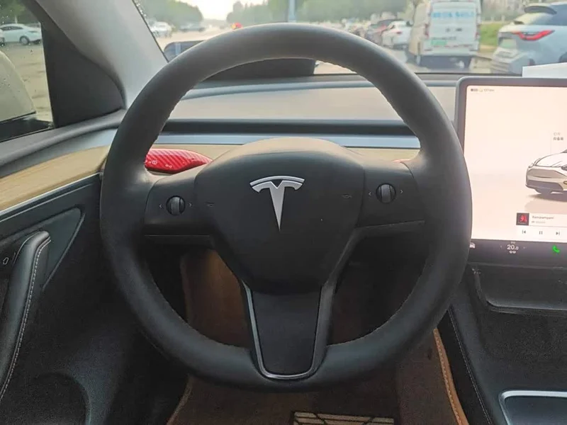 Tesla Model Y — фото 15