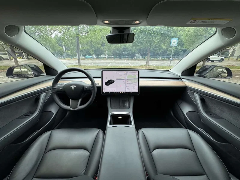 Tesla Model 3 — фото 13