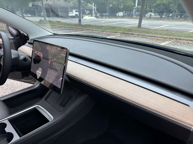 Tesla Model 3 — фото 18