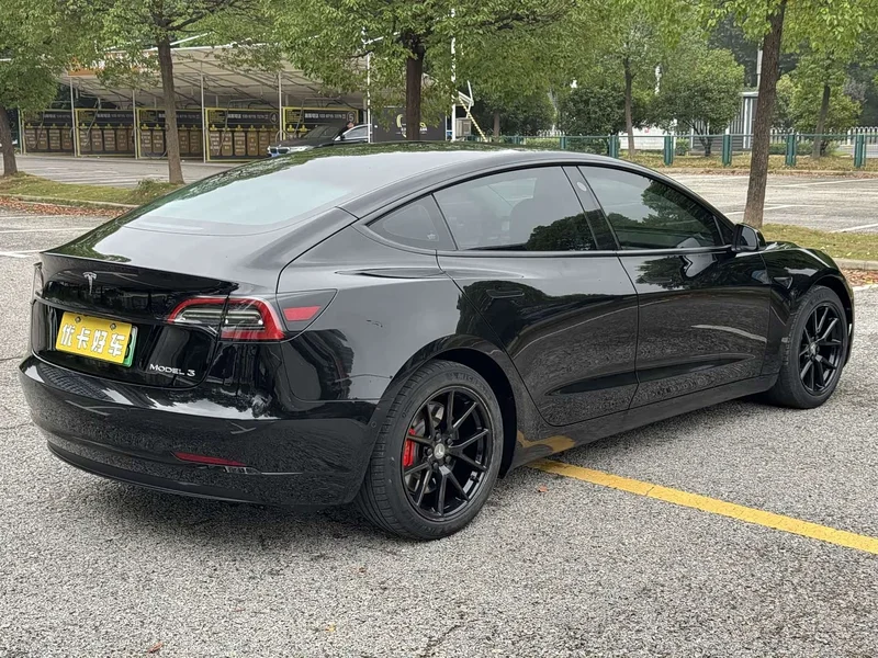 Tesla Model 3 — фото 4