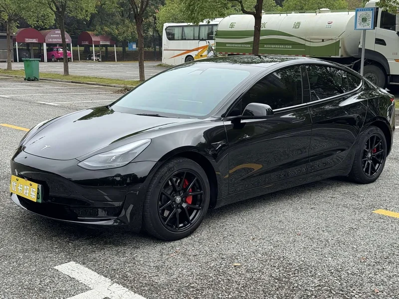 Tesla Model 3 — фото 5