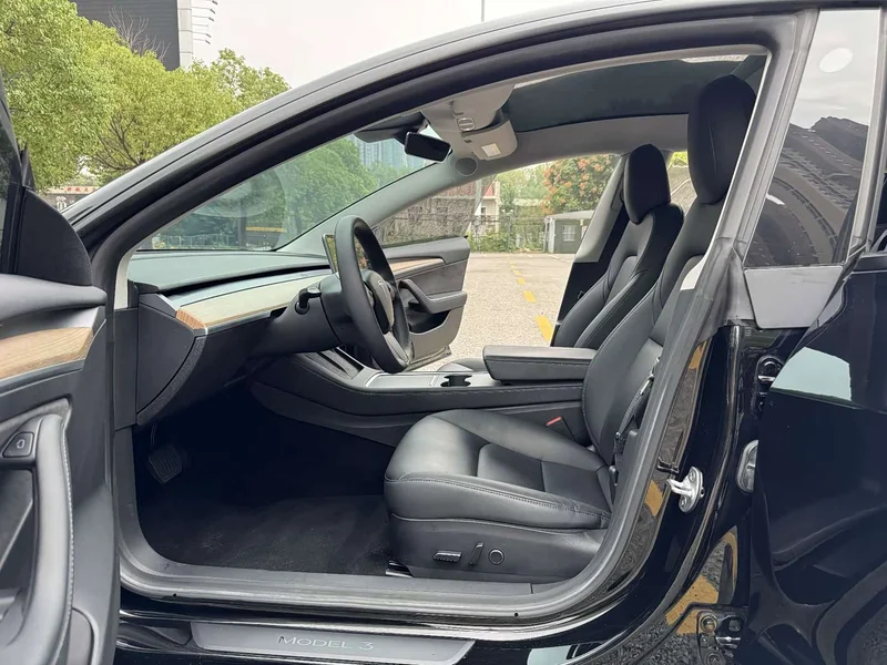 Tesla Model 3 — фото 10