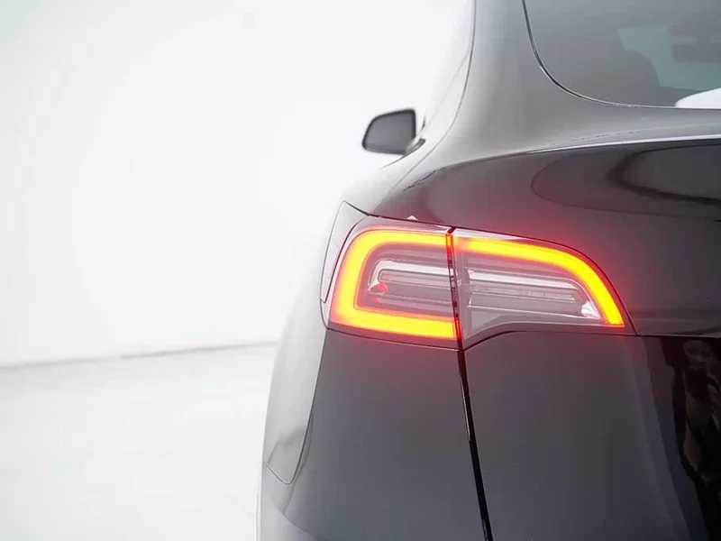 Tesla Model Y — фото 13