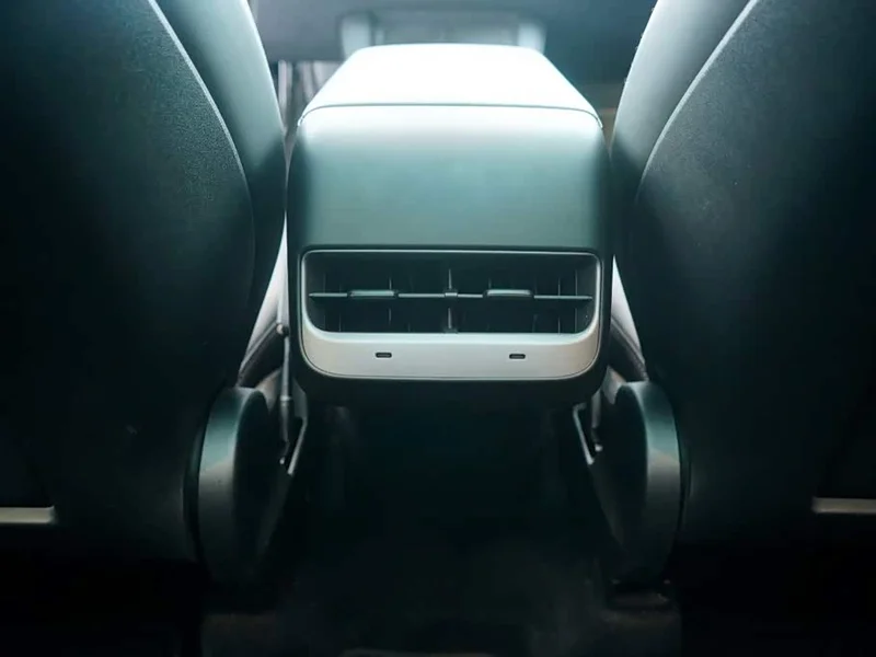 Tesla Model Y — фото 20