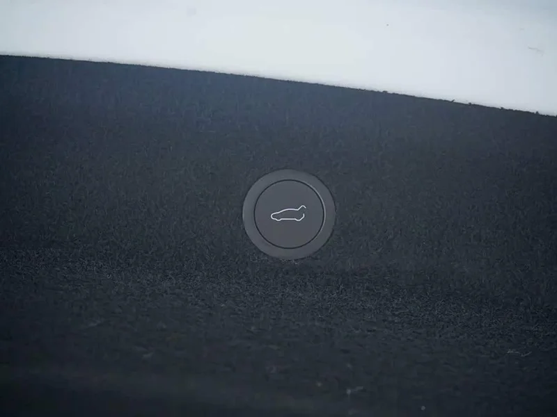 Tesla Model Y — фото 20