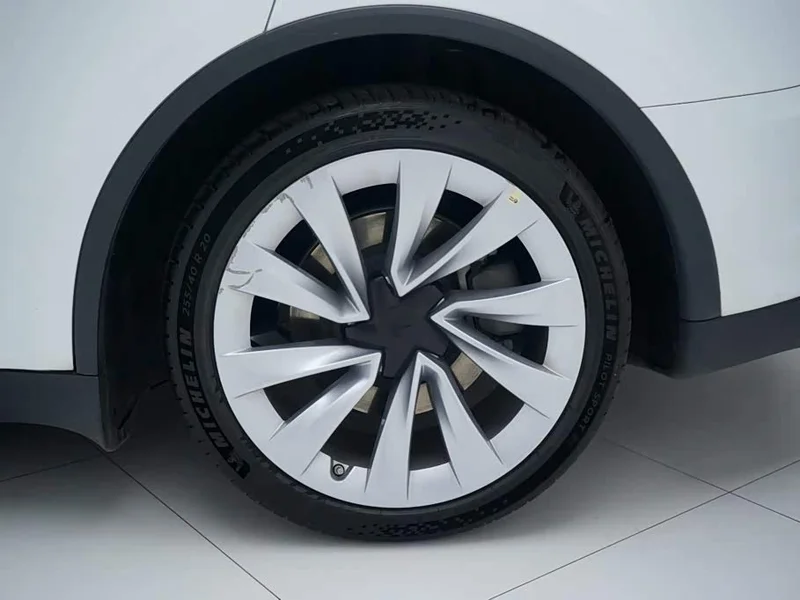 Tesla Model Y — фото 21