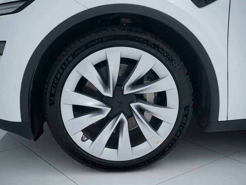 Tesla Model Y — фото 22