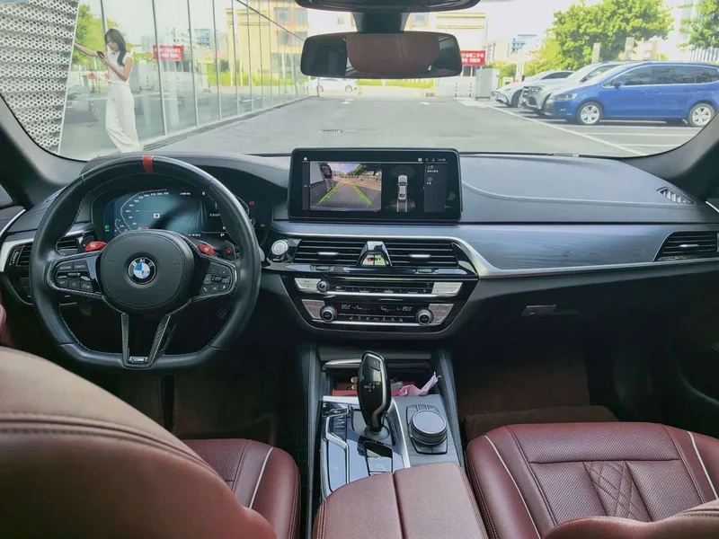 BMW 5-Series — фото 15
