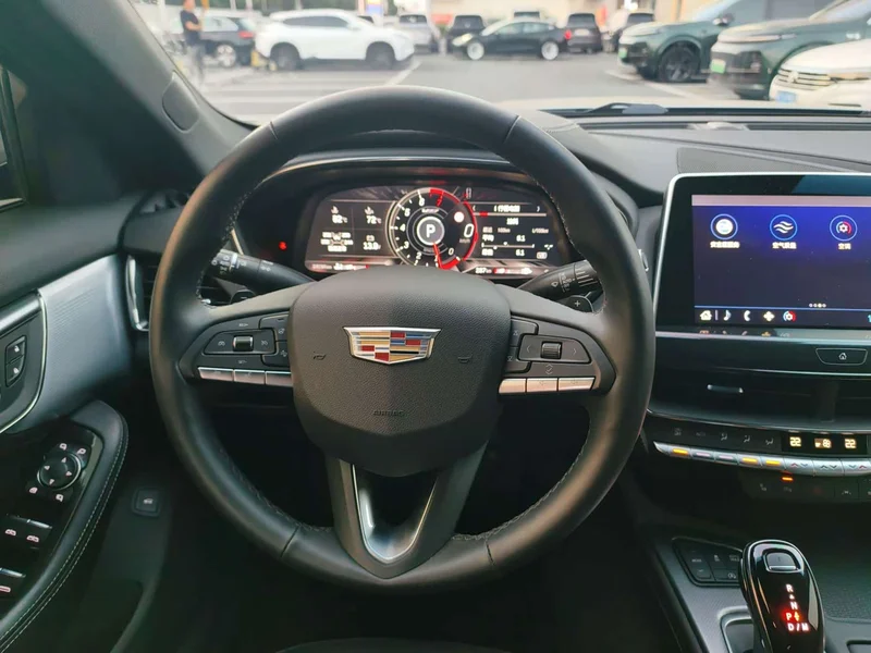 Cadillac CT5 — фото 10