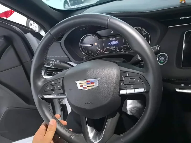 Cadillac XT4 — фото 15