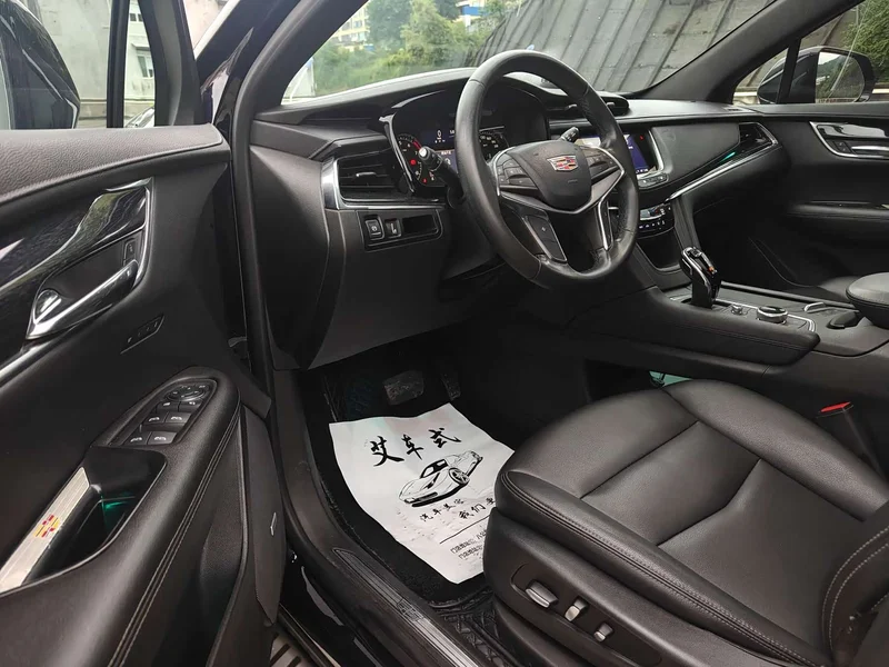 Cadillac XT5 — фото 12