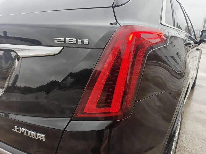 Cadillac XT5 — фото 14