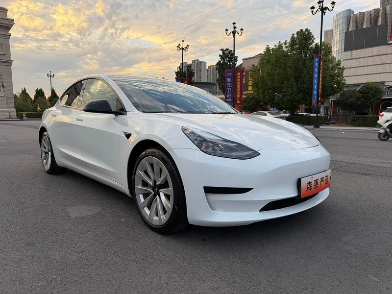 Tesla Model 3 — фото 3