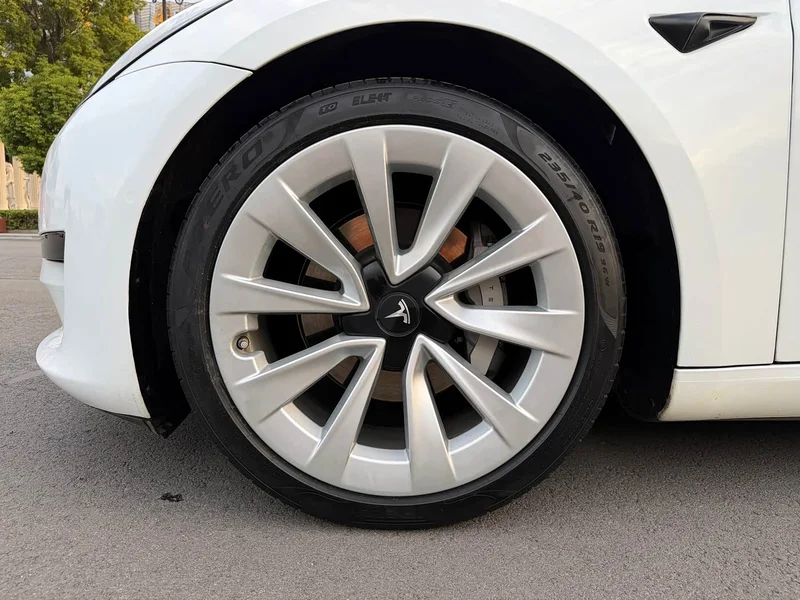 Tesla Model 3 — фото 4
