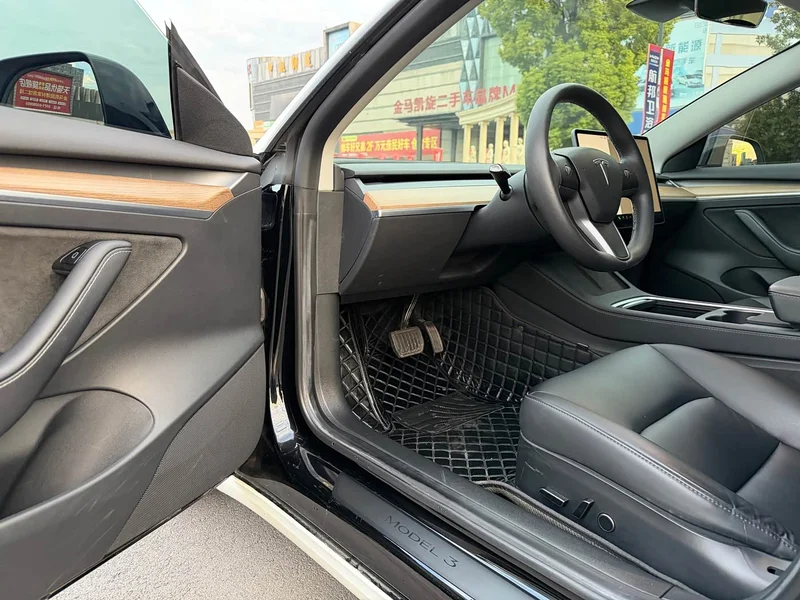 Tesla Model 3 — фото 6