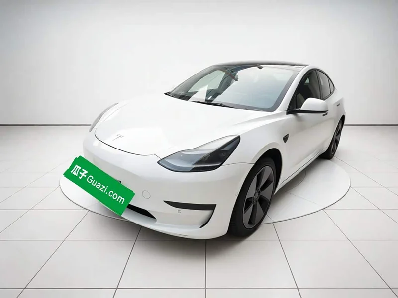 Tesla Model 3 — фото 1