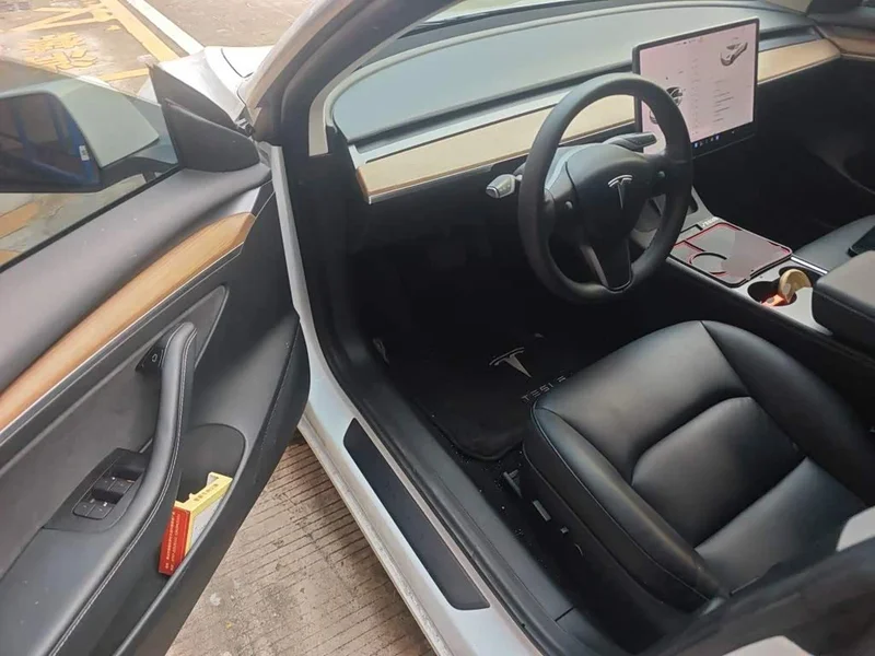 Tesla Model 3 — фото 12