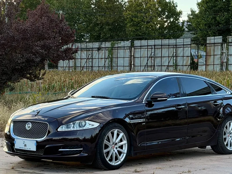 Jaguar XJ — фото 1