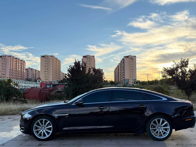 Jaguar XJ — фото 15