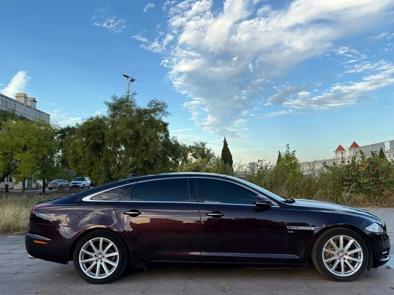 Jaguar XJ — фото 16