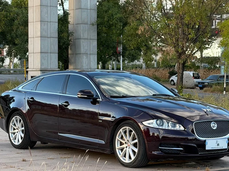 Jaguar XJ — фото 3