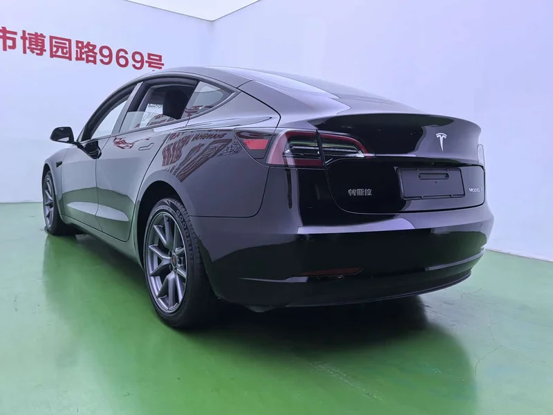 Tesla Model 3 — фото 14