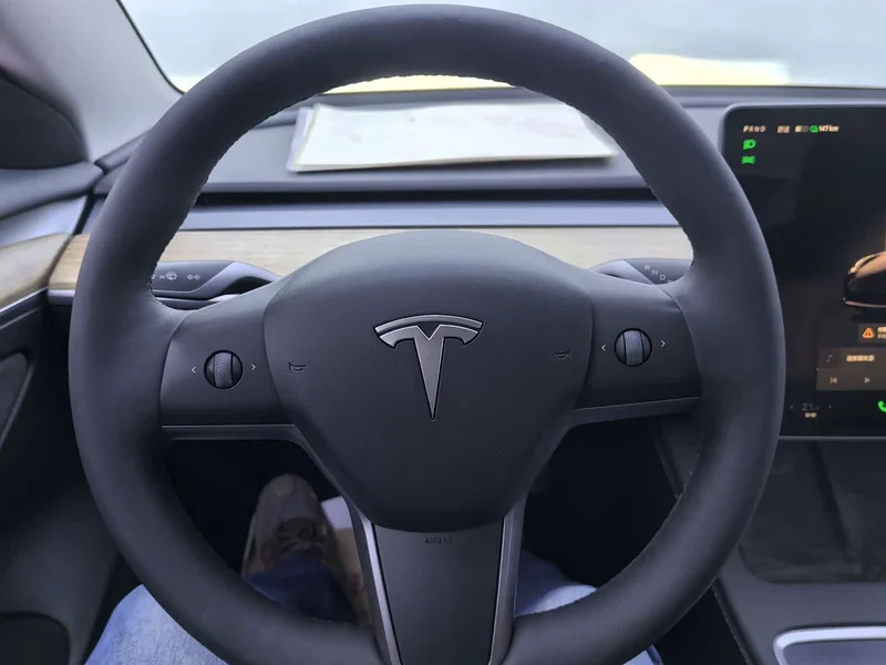 Tesla Model 3 — фото 4