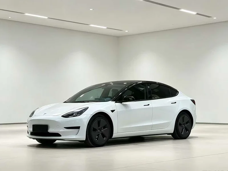 Tesla Model 3 — фото 1