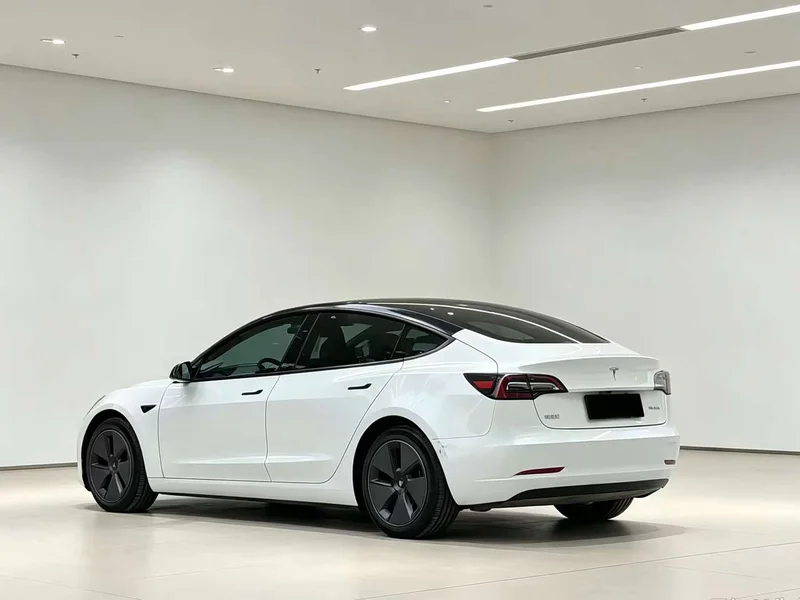 Tesla Model 3 — фото 8