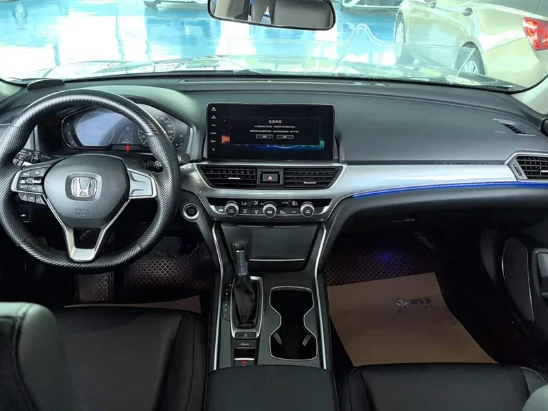 Honda Accord — фото 12
