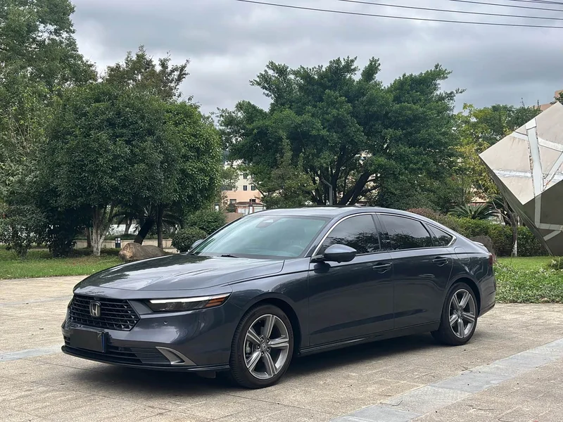 Honda Accord — фото 1