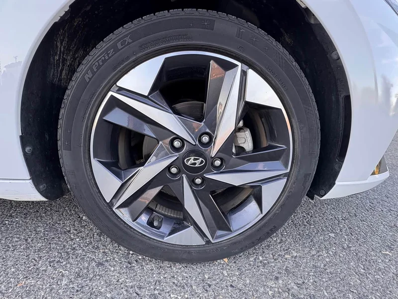 Hyundai Elantra — фото 15