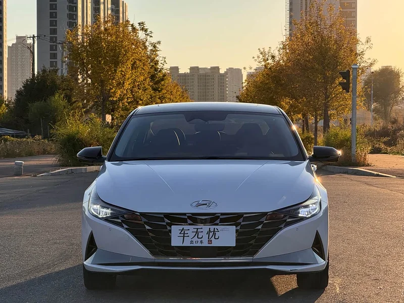 Hyundai Elantra — фото 2