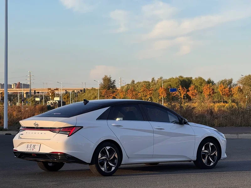 Hyundai Elantra — фото 4