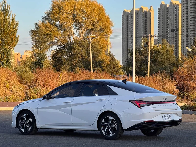 Hyundai Elantra — фото 6