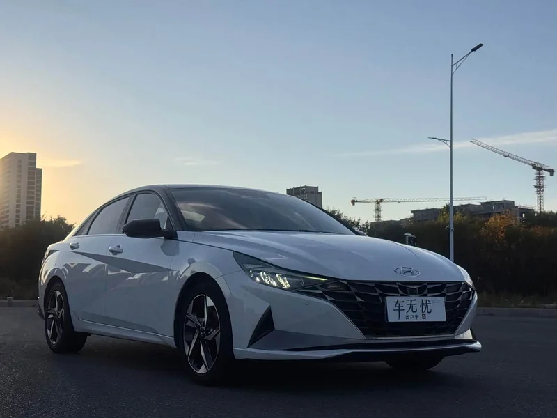Hyundai Elantra — фото 7