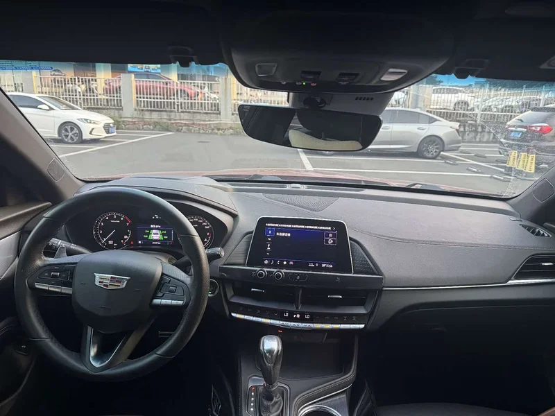 Cadillac CT4 — фото 12