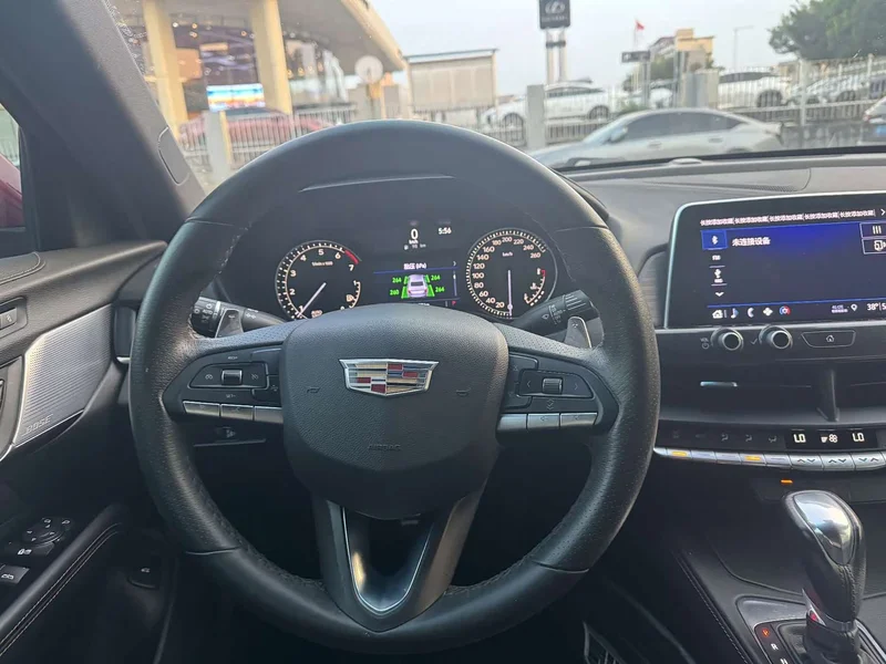 Cadillac CT4 — фото 9