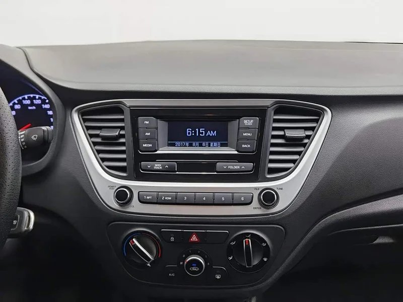 Hyundai Solaris — фото 12