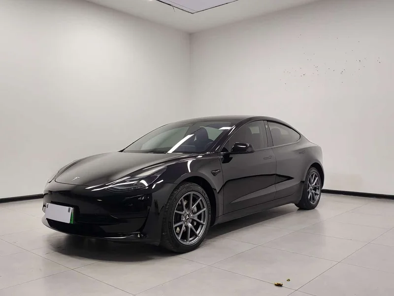 Tesla Model 3 — фото 1