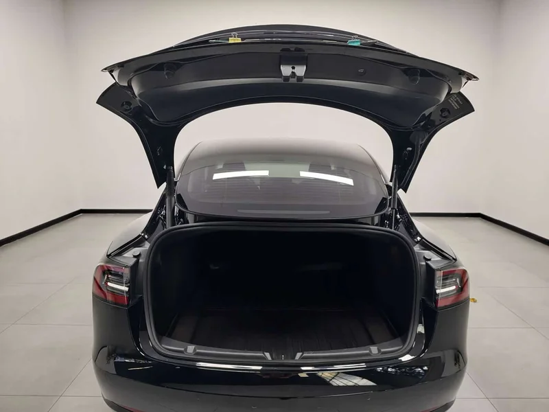 Tesla Model 3 — фото 11