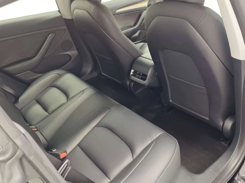 Tesla Model 3 — фото 18