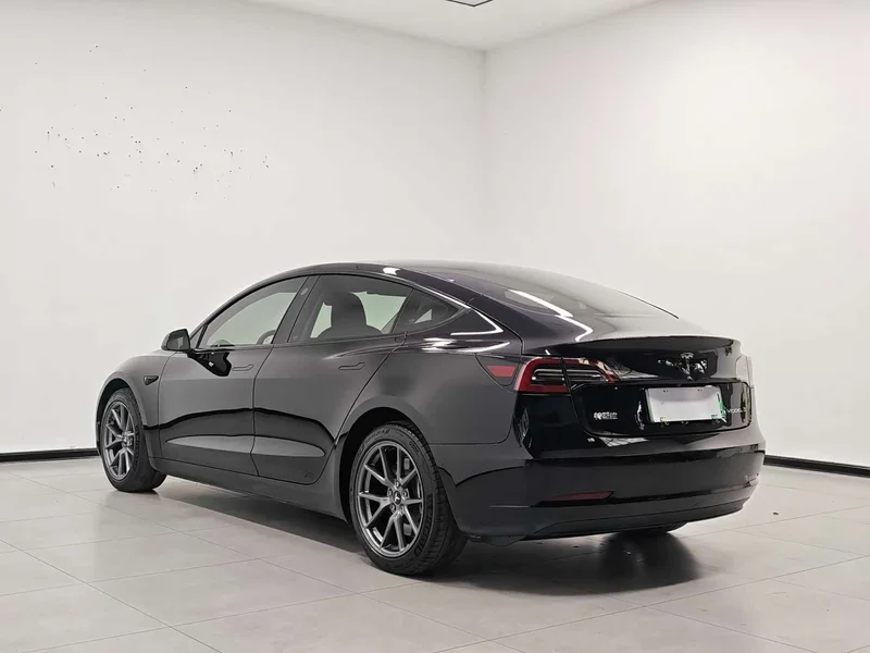 Tesla Model 3 — фото 4