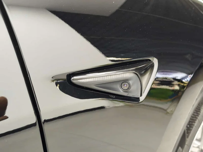 Tesla Model 3 — фото 9